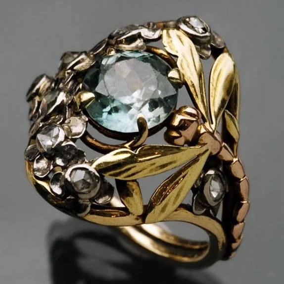 Vintage Floral Statement Ring with Center