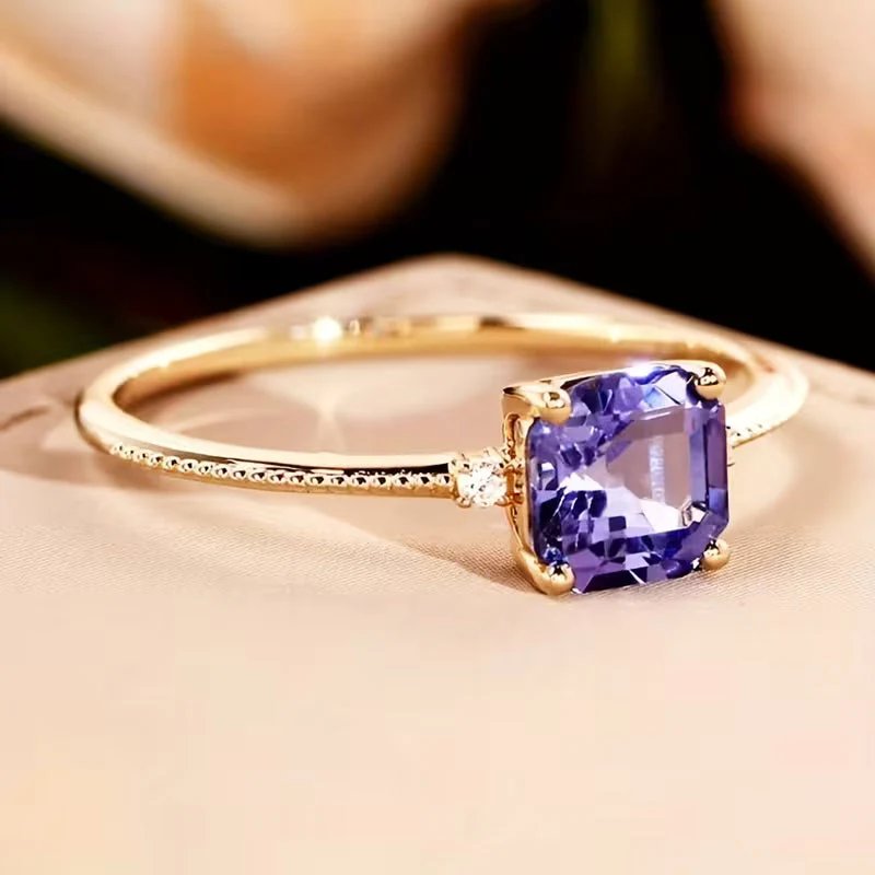 18K Gold Prong-Set Amethyst Ring