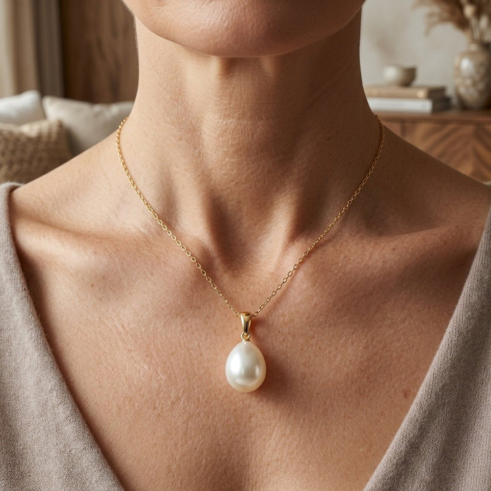 Teardrop Pearl Pendant Chain Necklace